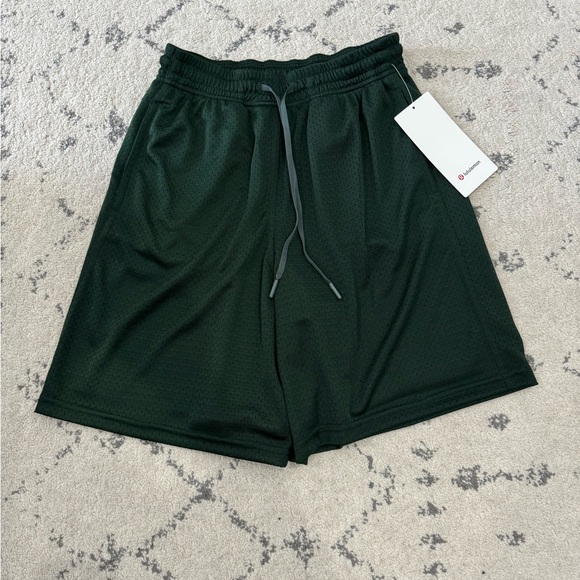 Lululemon Relaxed-Fit Mesh Training Short 8" - Picture 1 of 5